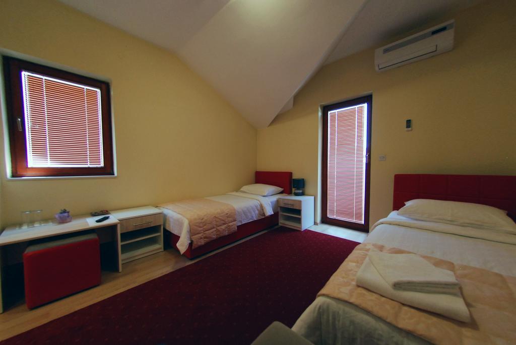 Hotel Arizona Sarajevo Lukavica Exterior foto